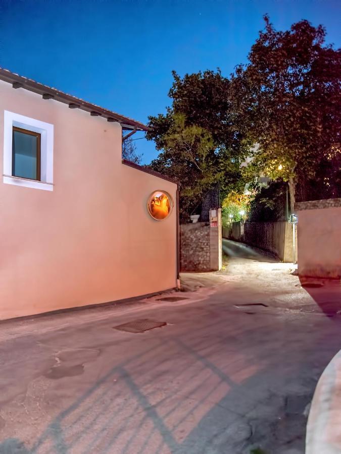 شقة A Casa Di Galdino E Vittorianna LʼAquila المظهر الخارجي الصورة
